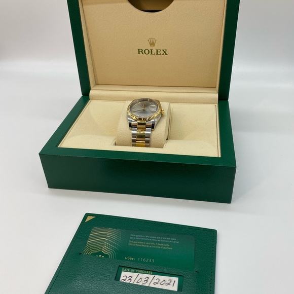 Rolex Datejust 36 Gray
Oyster, 36 mm, Oystersteel and yellow gold - Picture 3 of 6